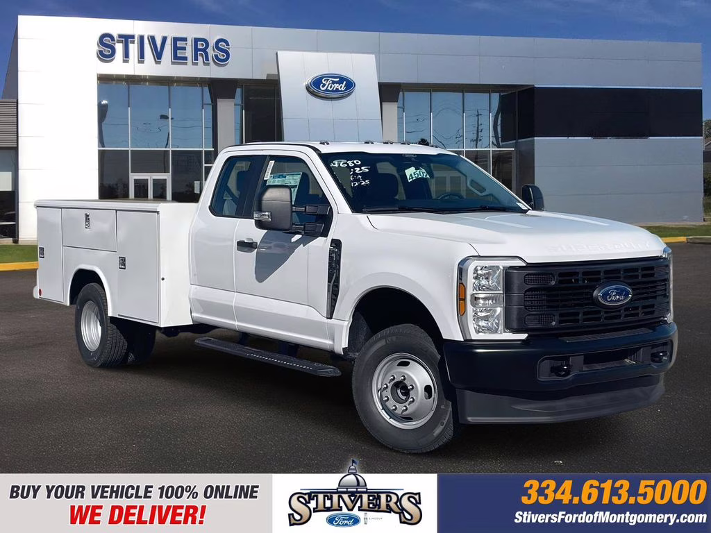 2025 Oxford White Ford Super Duty F-350 DRW XL 4X4 Chassis