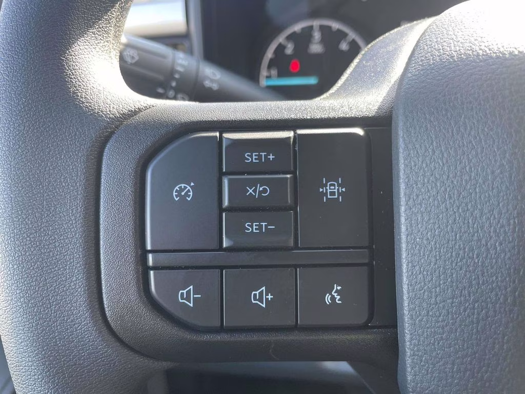 2025 Oxford White Ford Super Duty F-350 DRW XL 4X4 Chassis