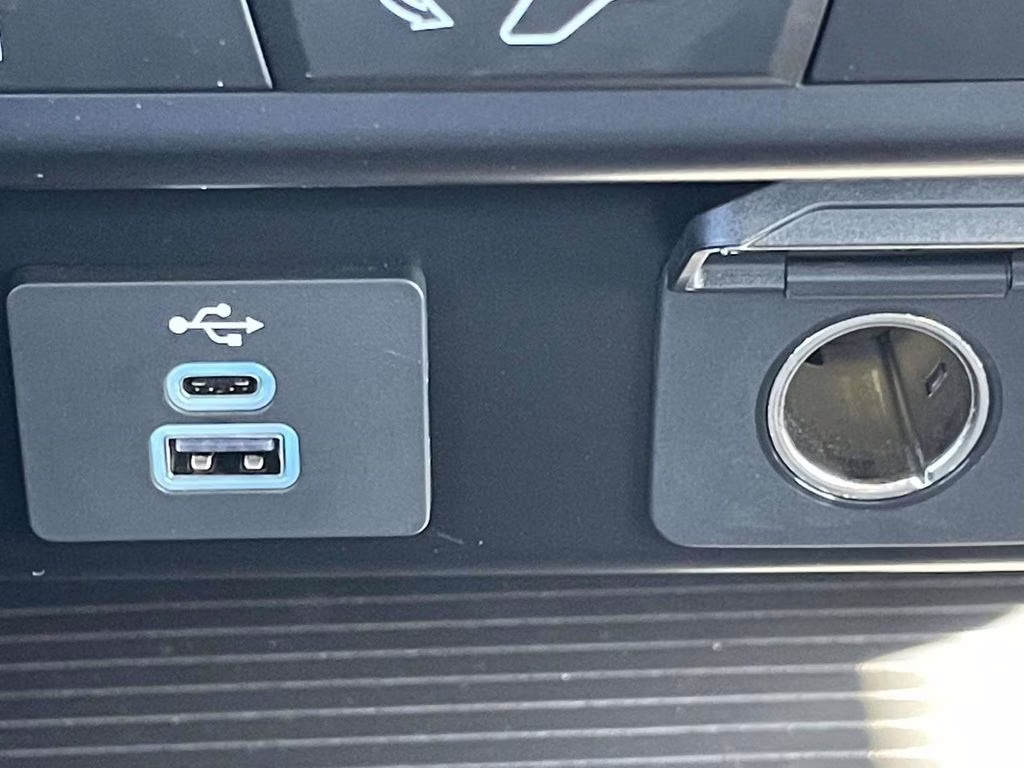 2025 Oxford White Ford Super Duty F-350 SRW XL RWD Chassis