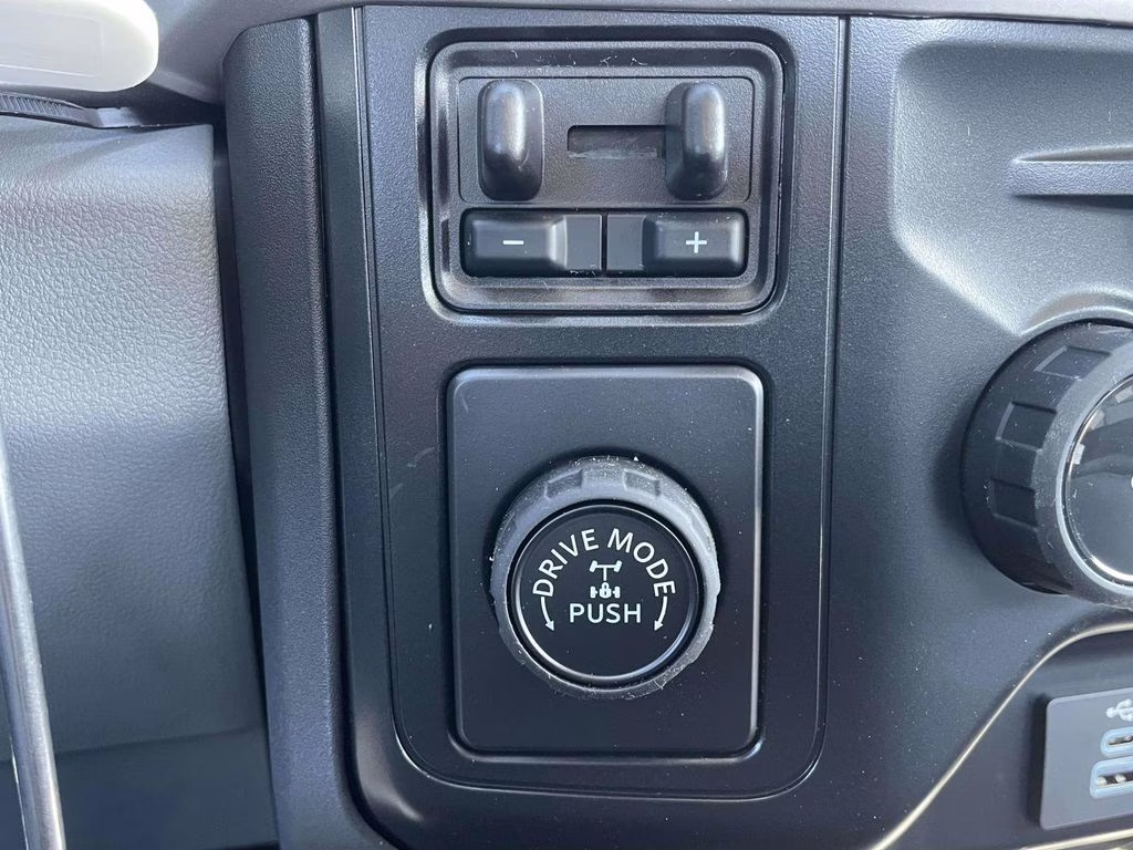 2025 Oxford White Ford Super Duty F-350 SRW XL RWD Chassis