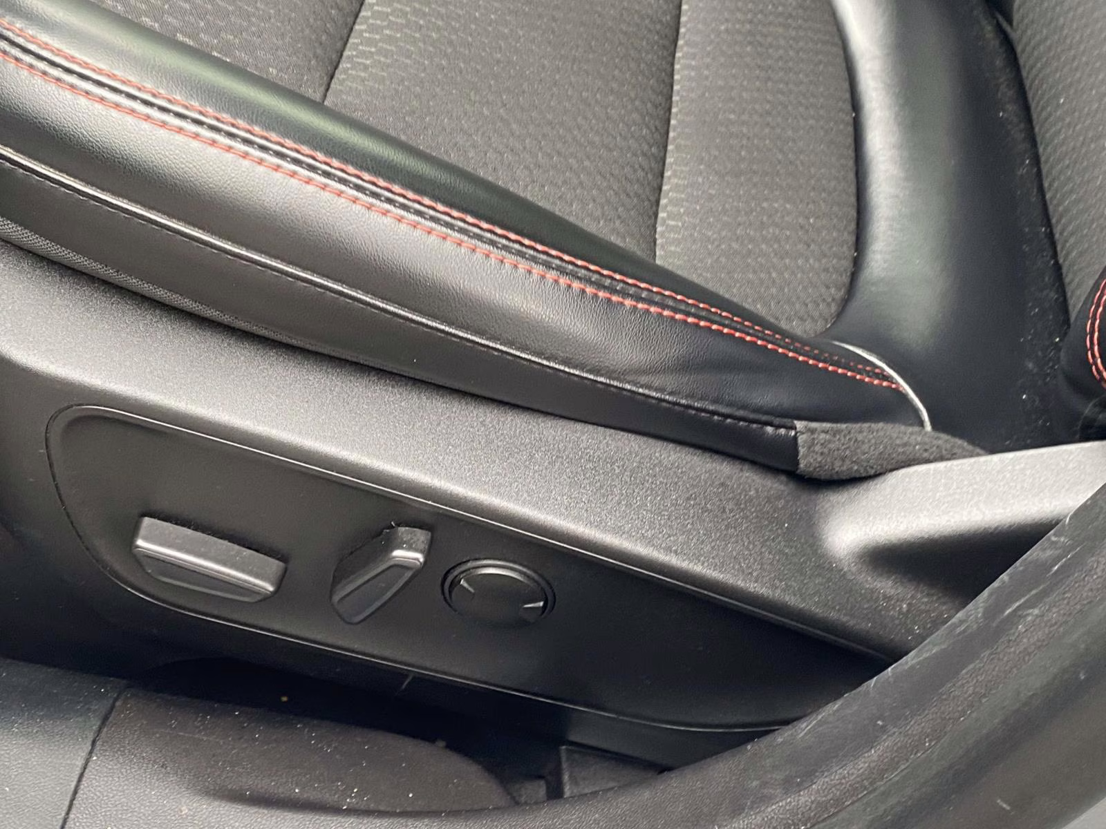 2023 Silver Metallic Ford Escape ST-Line FWD SUV