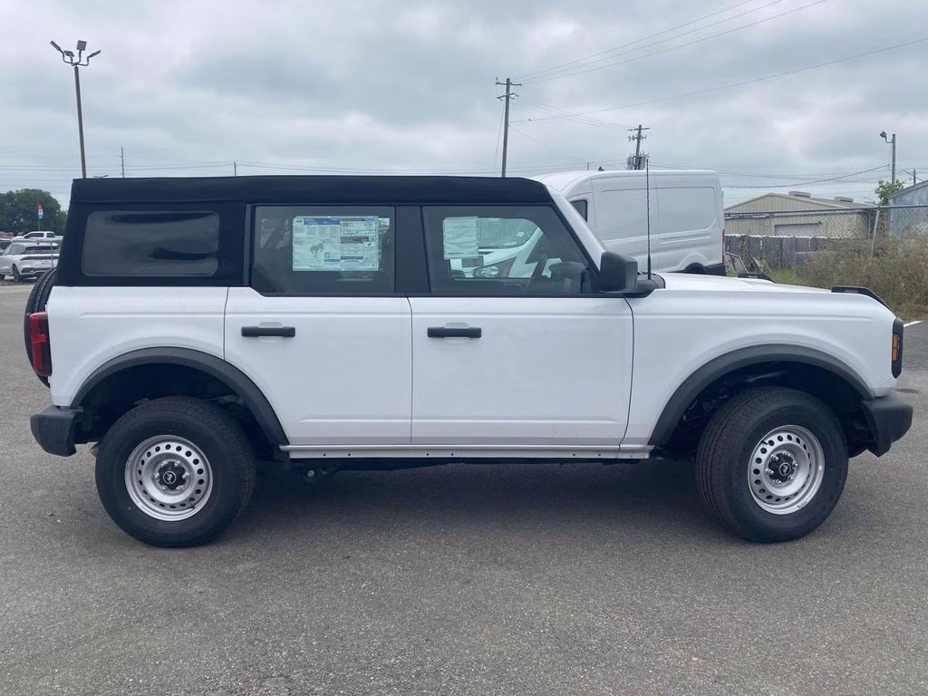 2025 Oxford White Ford Bronco Base 4X4 SUV