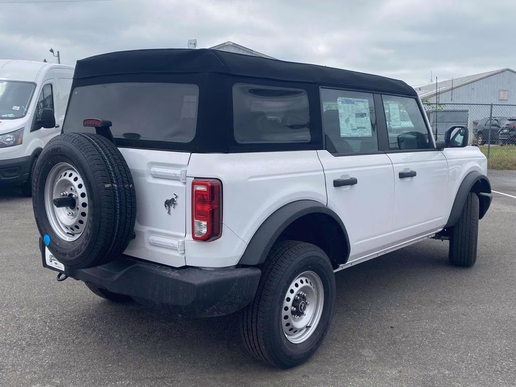 2025 Oxford White Ford Bronco Base 4X4 SUV