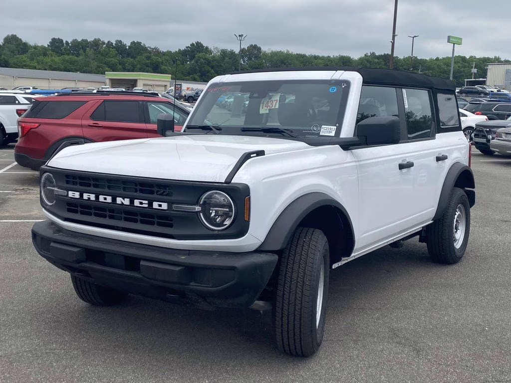 2025 Oxford White Ford Bronco Base 4X4 SUV