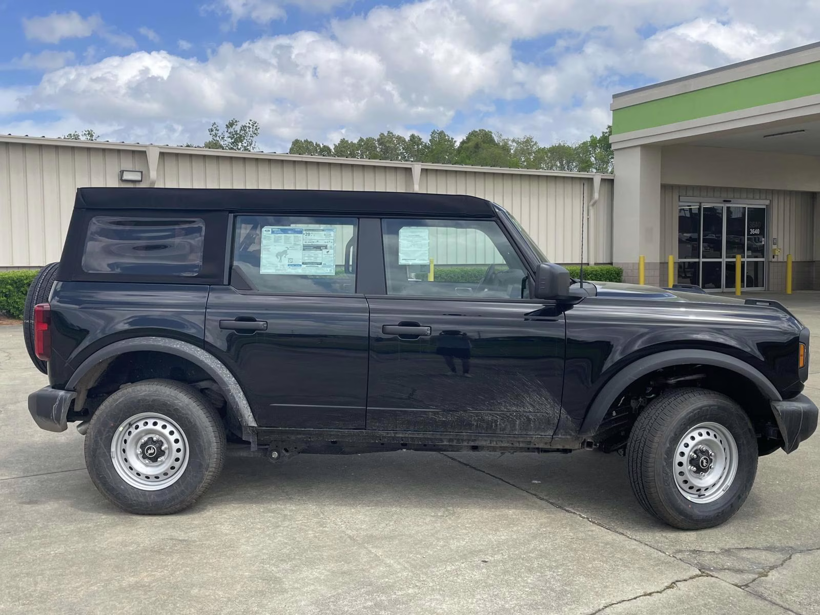 2025 Shadow Black Ford Bronco Base 4X4 SUV