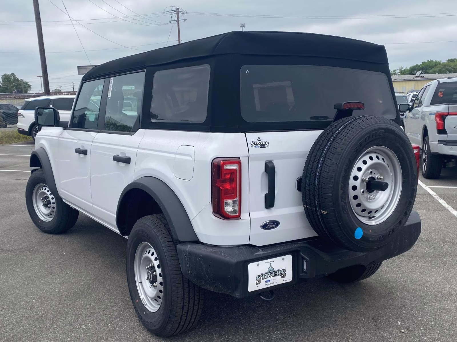 2025 Oxford White Ford Bronco Base 4X4 SUV