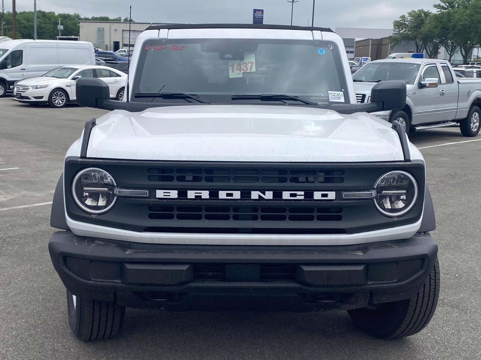 2025 Oxford White Ford Bronco Base 4X4 SUV