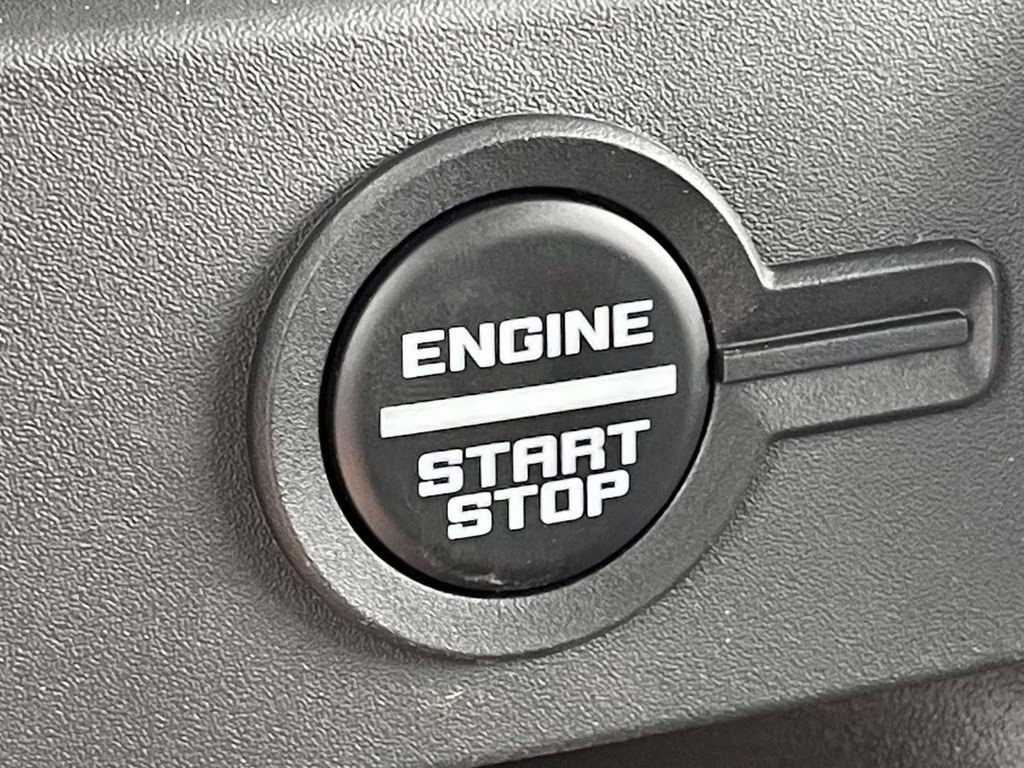 2025 Oxford White Ford Bronco Base 4X4 SUV