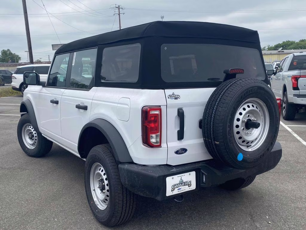 2025 Oxford White Ford Bronco Base 4X4 SUV