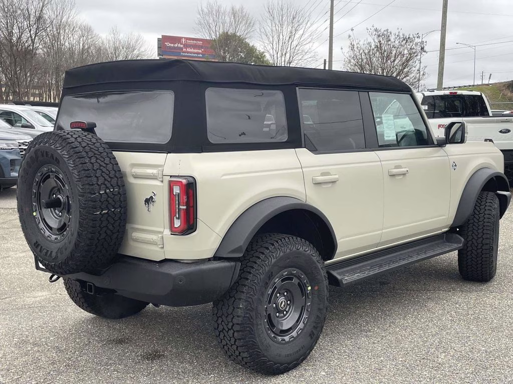 2025 Desert Sand Ford Bronco Outer Banks 4X4 SUV