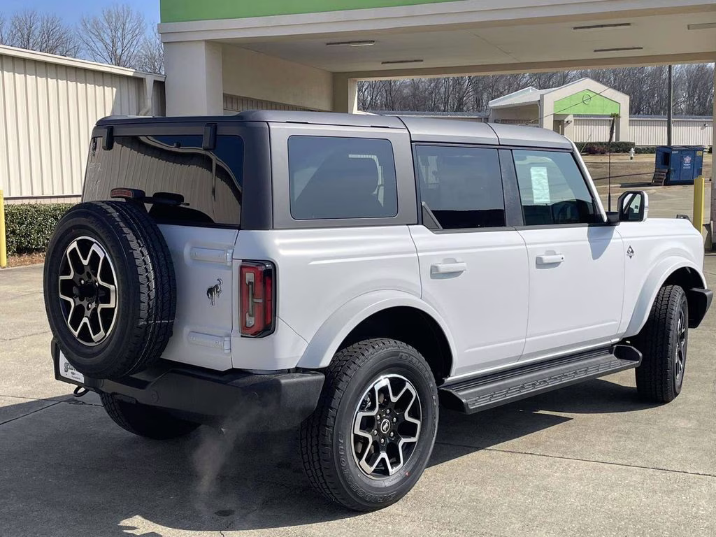 2025 Oxford White Ford Bronco Outer Banks 4X4 SUV