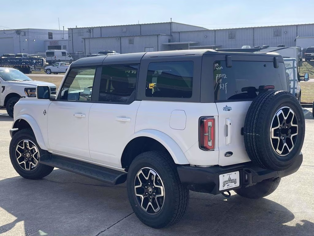 2025 Oxford White Ford Bronco Outer Banks 4X4 SUV