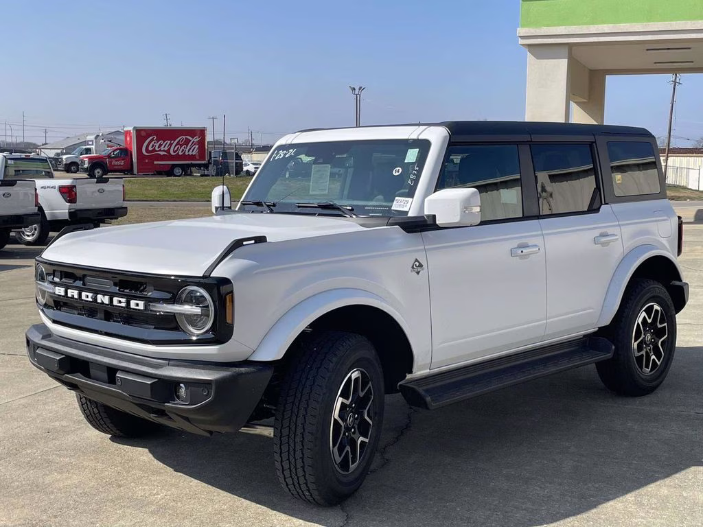 2025 Oxford White Ford Bronco Outer Banks 4X4 SUV