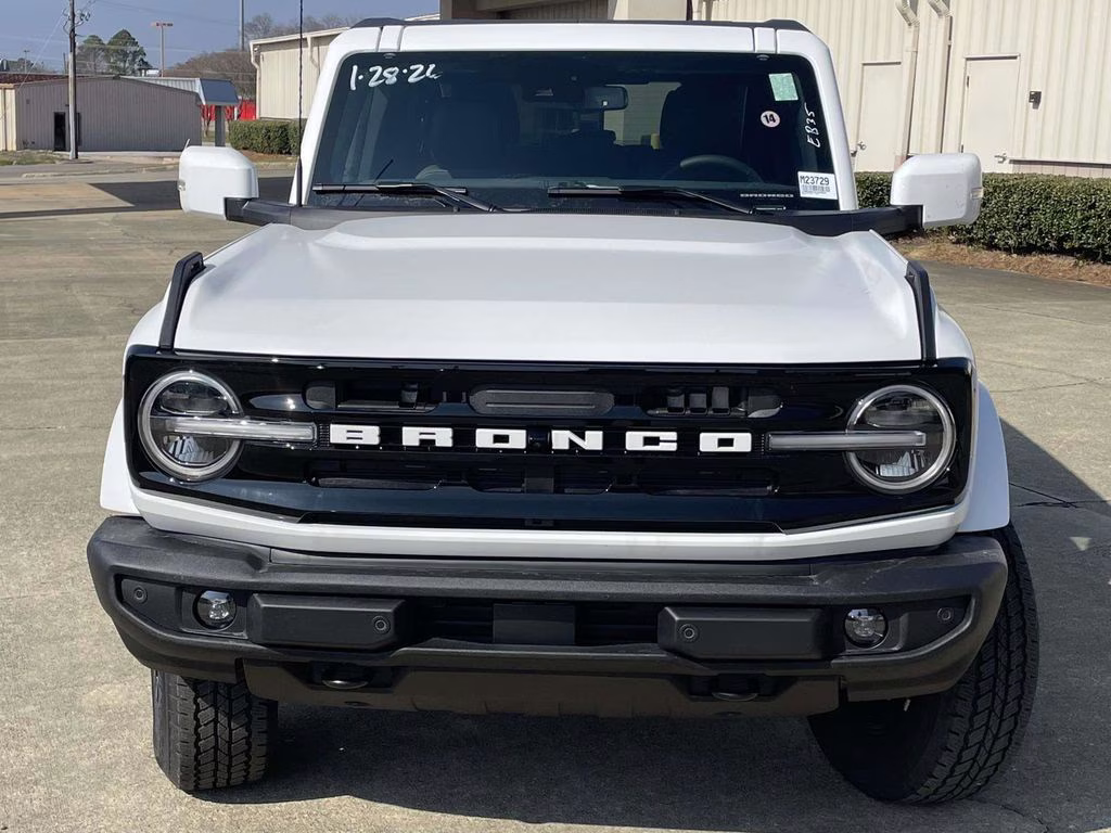 2025 Oxford White Ford Bronco Outer Banks 4X4 SUV