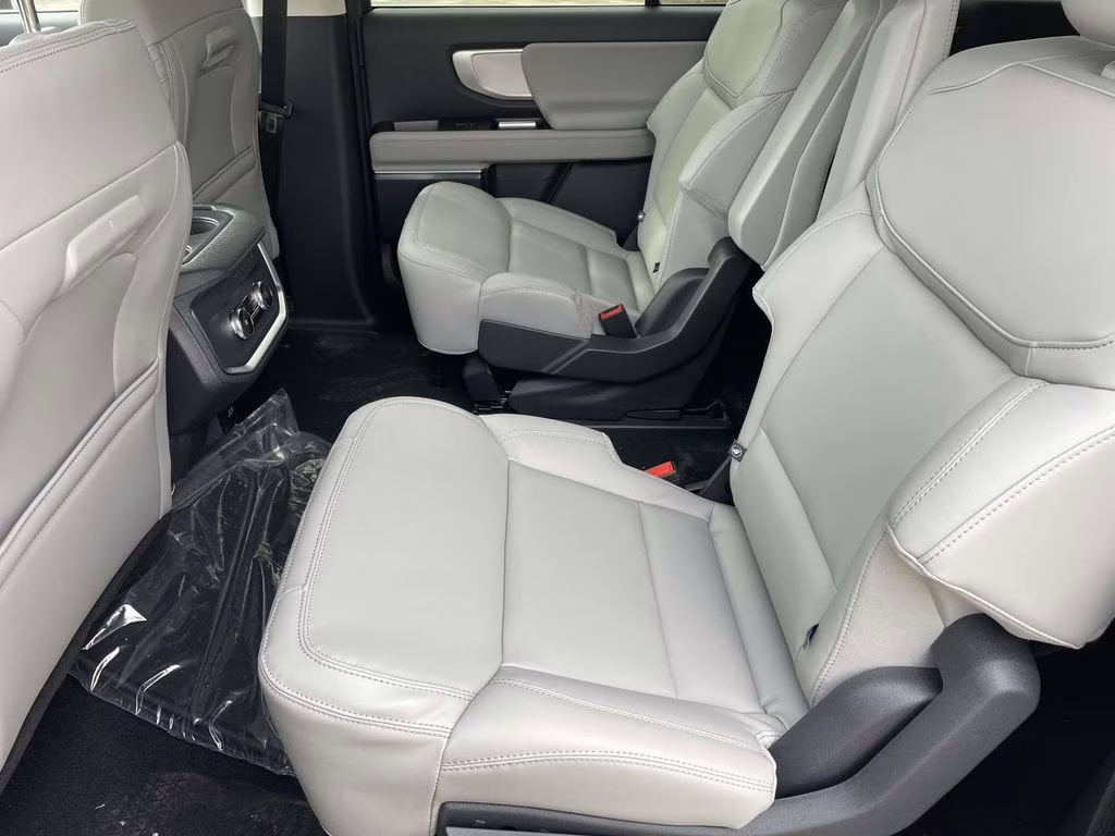 2026 Star White Metallic Tri-Coat Ford Expedition Max Active RWD SUV