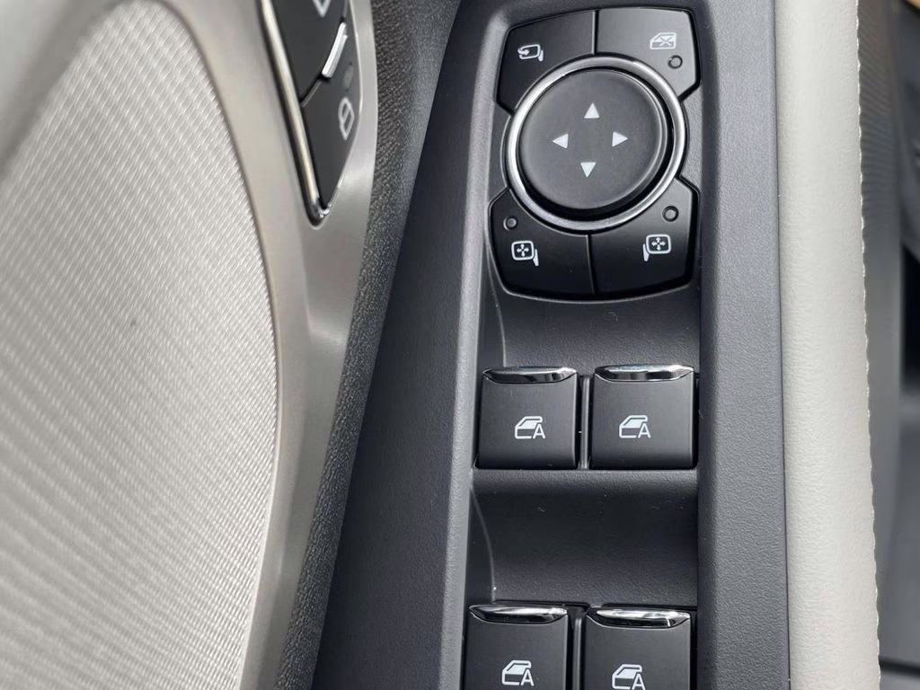 2026 Star White Metallic Tri-Coat Ford Expedition Max Active RWD SUV