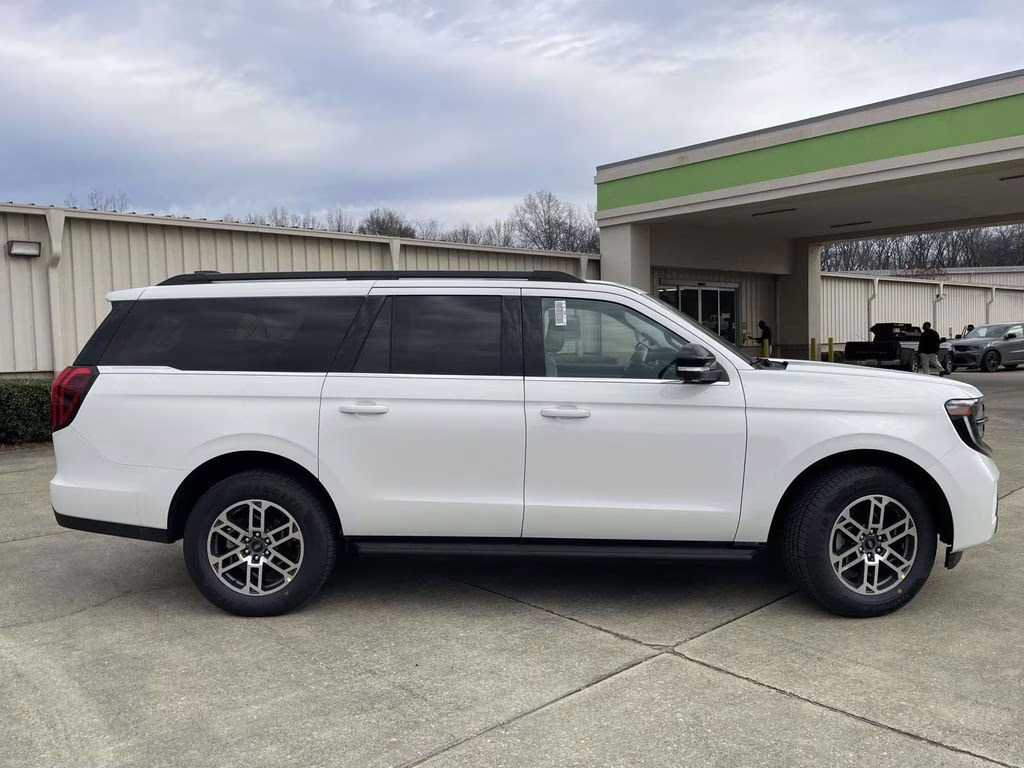2026 Star White Metallic Tri-Coat Ford Expedition Max Active RWD SUV