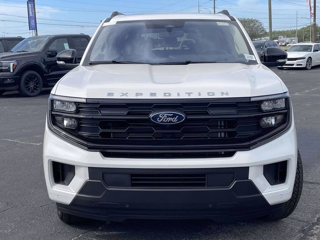 2025 Star White Metallic Tri-Coat Ford Expedition Max Active RWD SUV