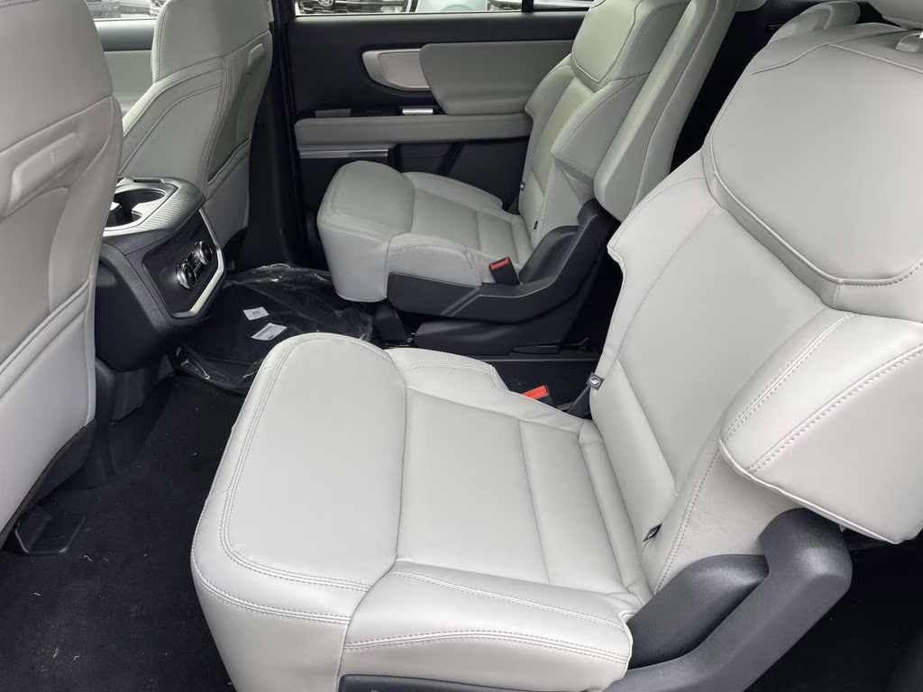 2026 Star White Metallic Tri-Coat Ford Expedition Max Active RWD SUV