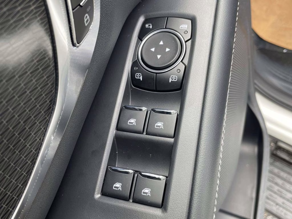 2025 Star White Metallic Tri-Coat Ford Expedition Max Platinum 4X4 SUV