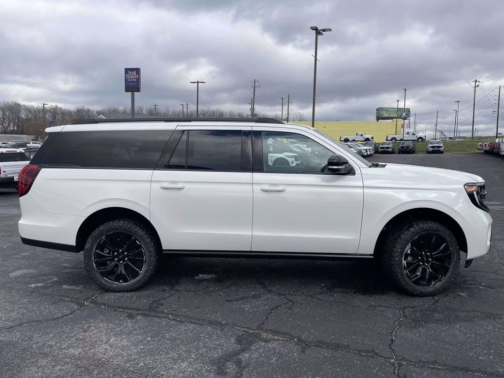 2025 Star White Metallic Tri-Coat Ford Expedition Max Platinum 4X4 SUV