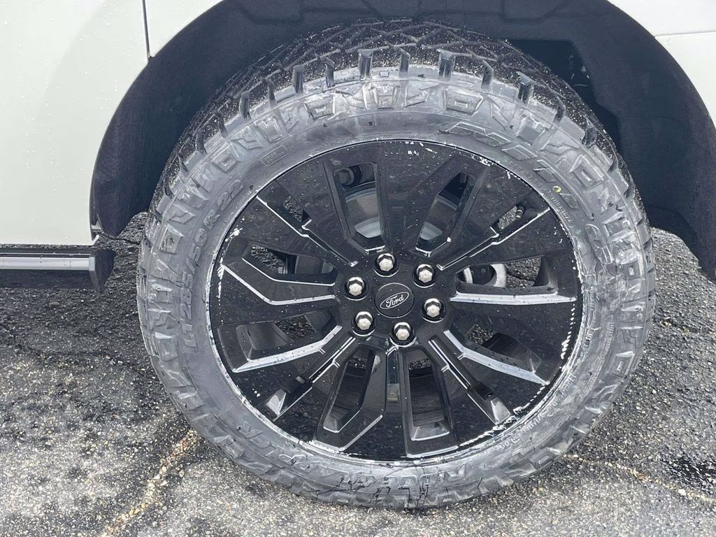 2025 Star White Metallic Tri-Coat Ford Expedition Max Platinum 4X4 SUV