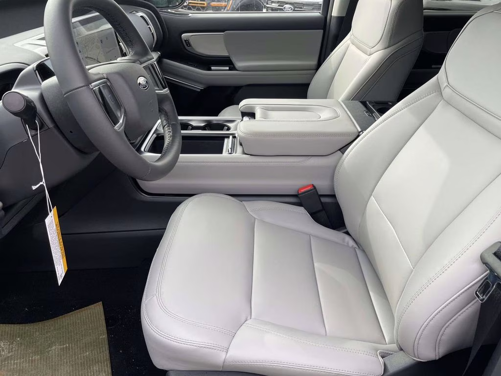 2026 Star White Metallic Tri-Coat Ford Expedition Active RWD SUV