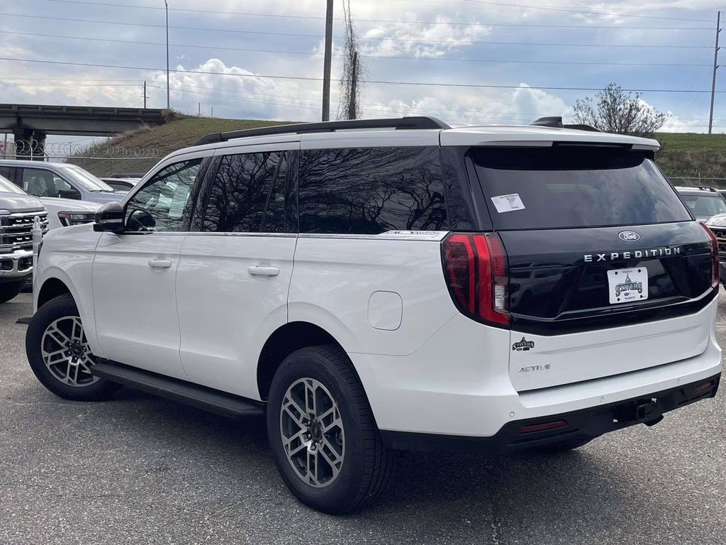 2026 Star White Metallic Tri-Coat Ford Expedition Active RWD SUV