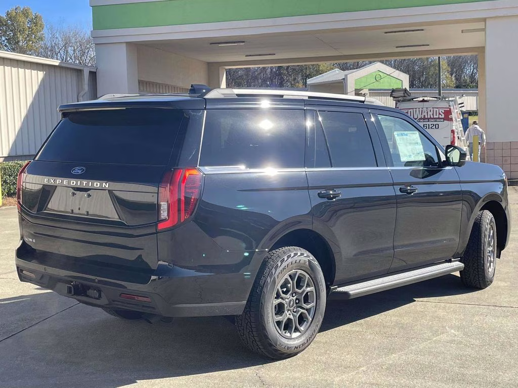 2025 Black Metallic Ford Expedition Active RWD SUV