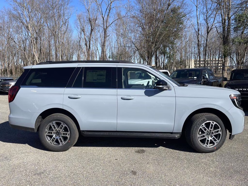 2026 Glacier Gray Metallic Tri-Coat Ford Expedition Active RWD SUV