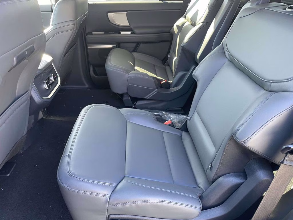 2026 Space Silver Metallic Ford Expedition Active RWD SUV