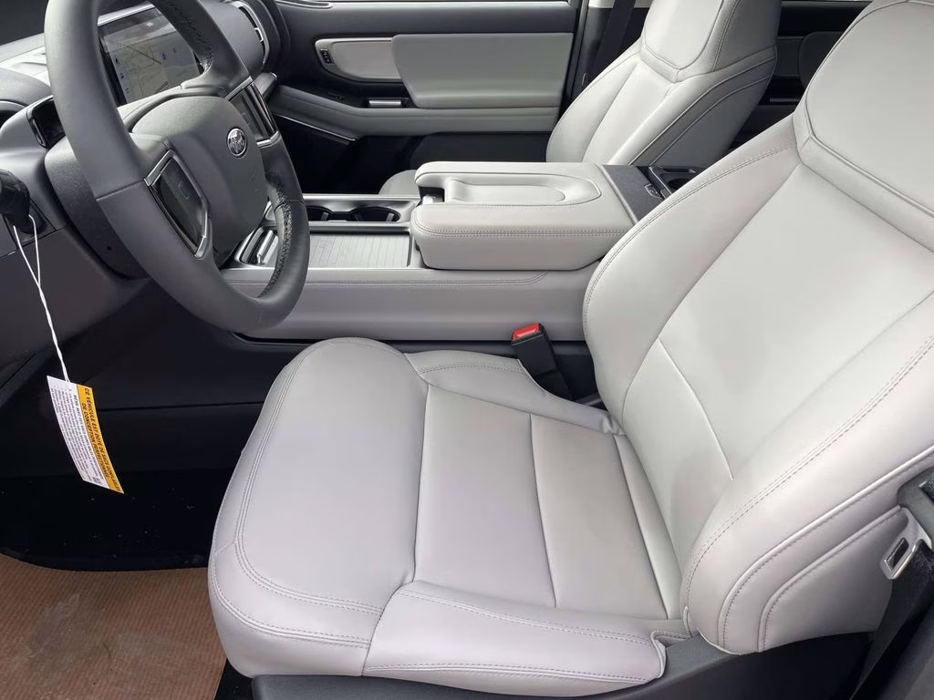 2026 Star White Metallic Tri-Coat Ford Expedition Active RWD SUV