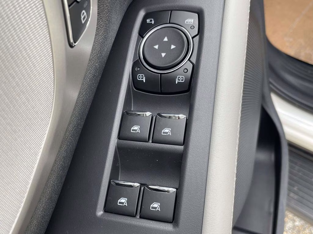 2026 Star White Metallic Tri-Coat Ford Expedition Active RWD SUV