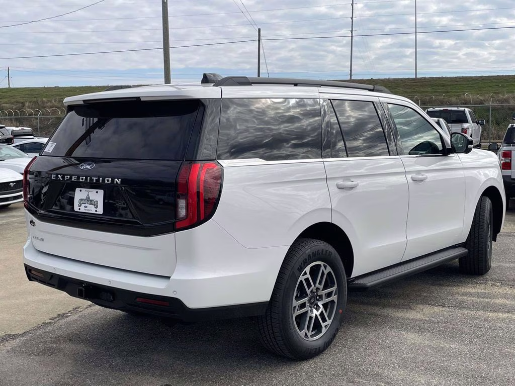 2026 Star White Metallic Tri-Coat Ford Expedition Active RWD SUV