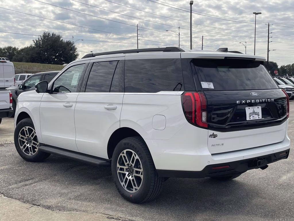 2026 Star White Metallic Tri-Coat Ford Expedition Active RWD SUV