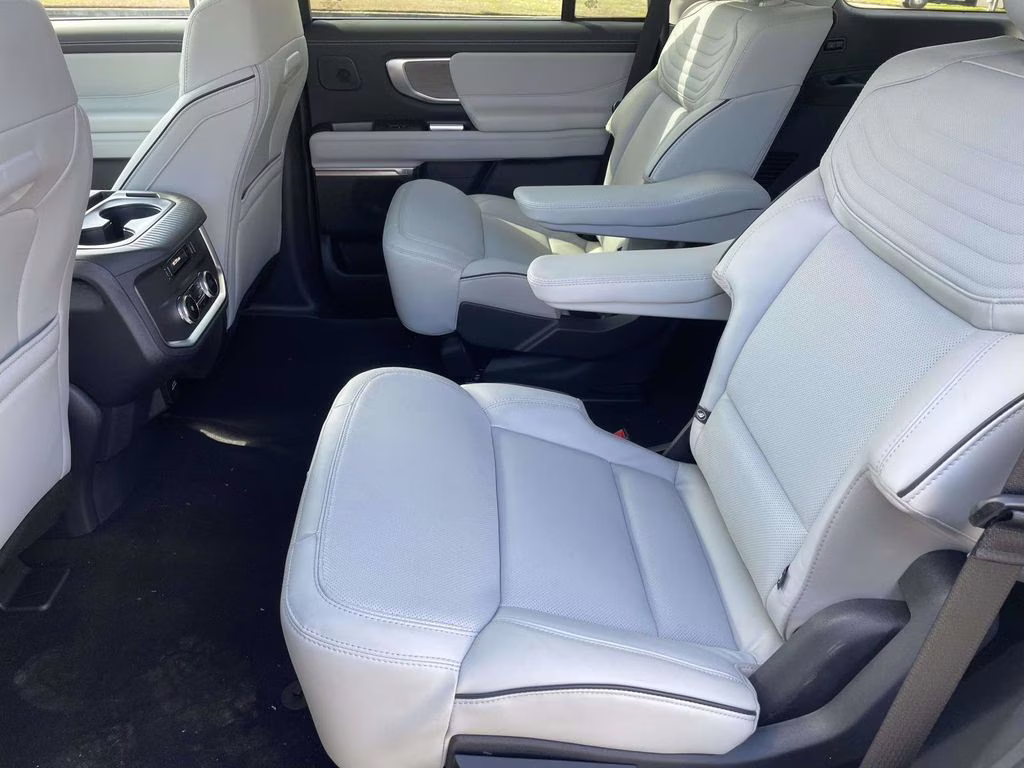 2026 Star White Metallic Tri-Coat Ford Expedition Platinum 4X4 SUV