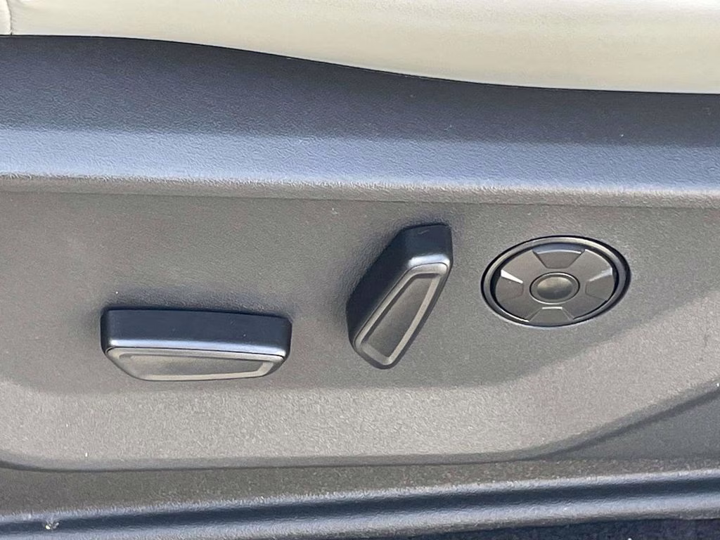 2026 Star White Metallic Tri-Coat Ford Expedition Platinum 4X4 SUV