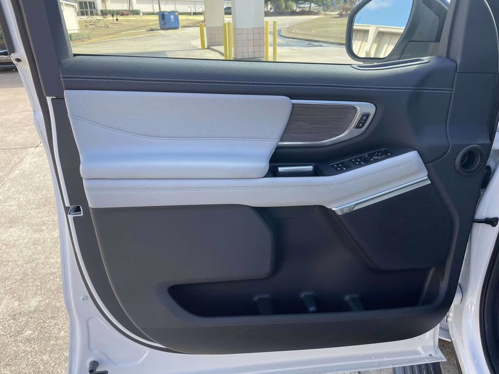 2026 Star White Metallic Tri-Coat Ford Expedition Platinum 4X4 SUV