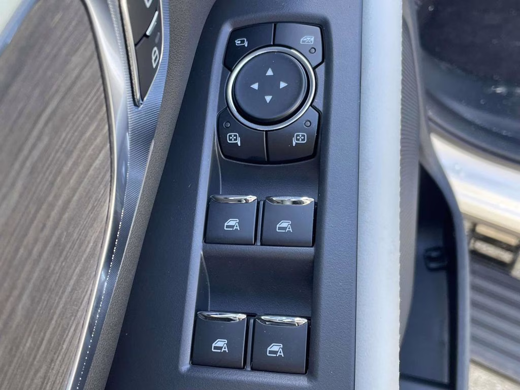 2026 Star White Metallic Tri-Coat Ford Expedition Platinum 4X4 SUV