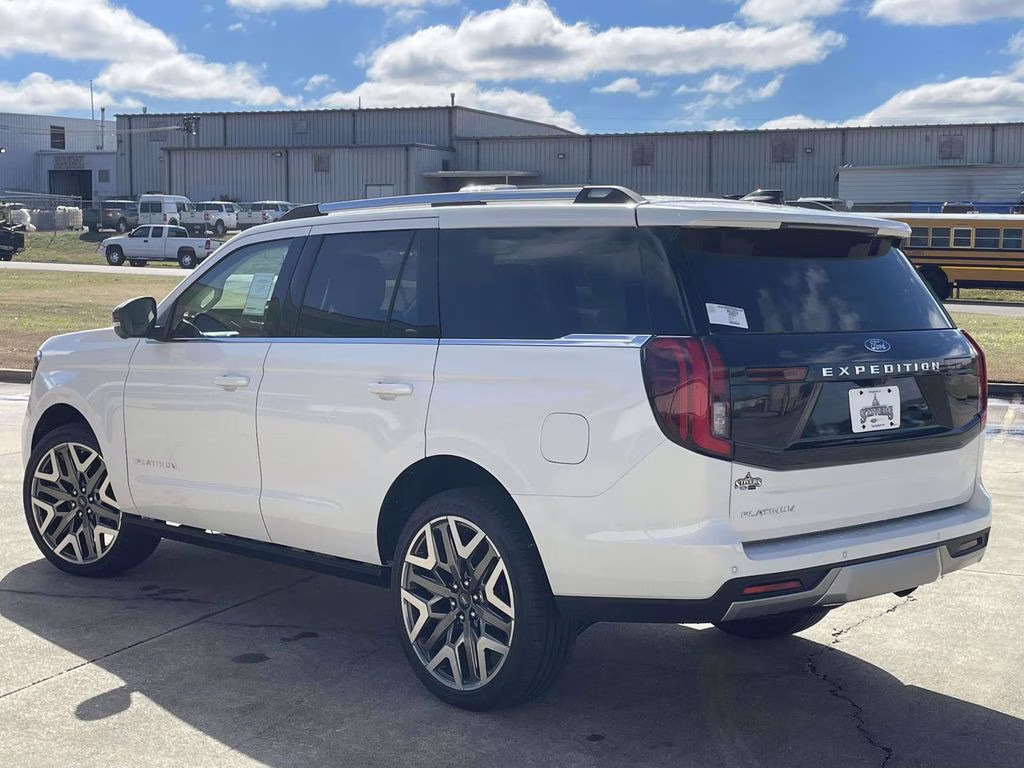 2026 Star White Metallic Tri-Coat Ford Expedition Platinum 4X4 SUV
