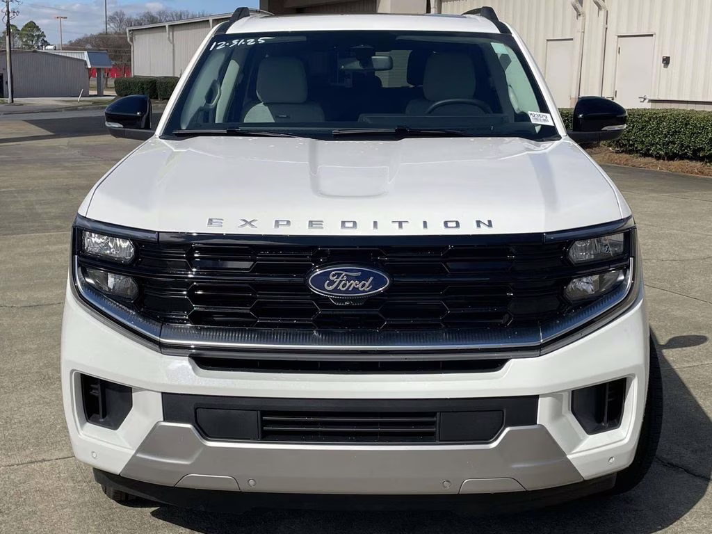 2026 Star White Metallic Tri-Coat Ford Expedition Platinum 4X4 SUV