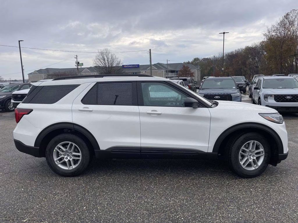 2026 Star White Metallic Tri-Coat Ford Explorer Active RWD SUV