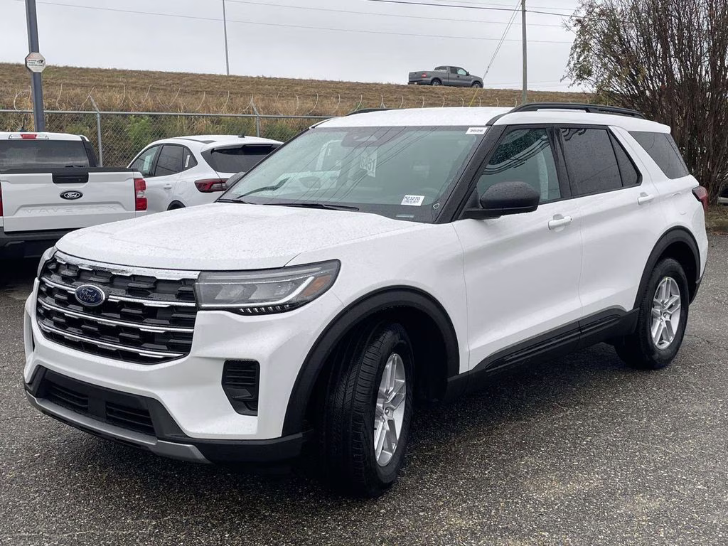 2026 Star White Metallic Tri-Coat Ford Explorer Active RWD SUV
