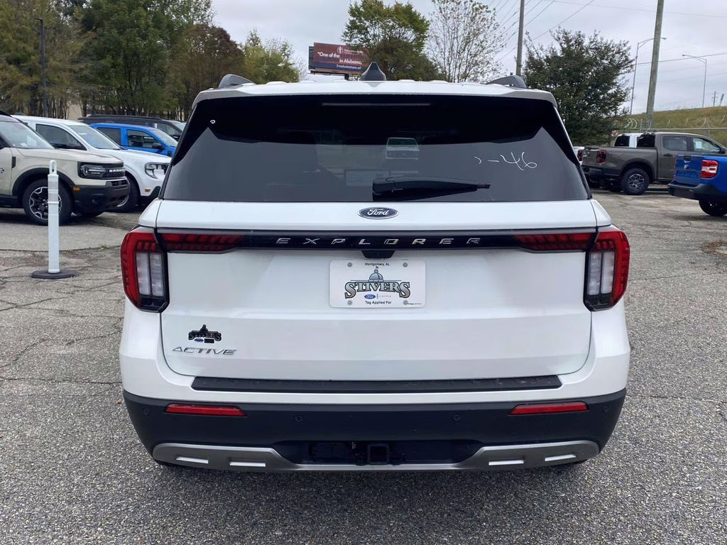 2026 Star White Metallic Tri-Coat Ford Explorer Active RWD SUV
