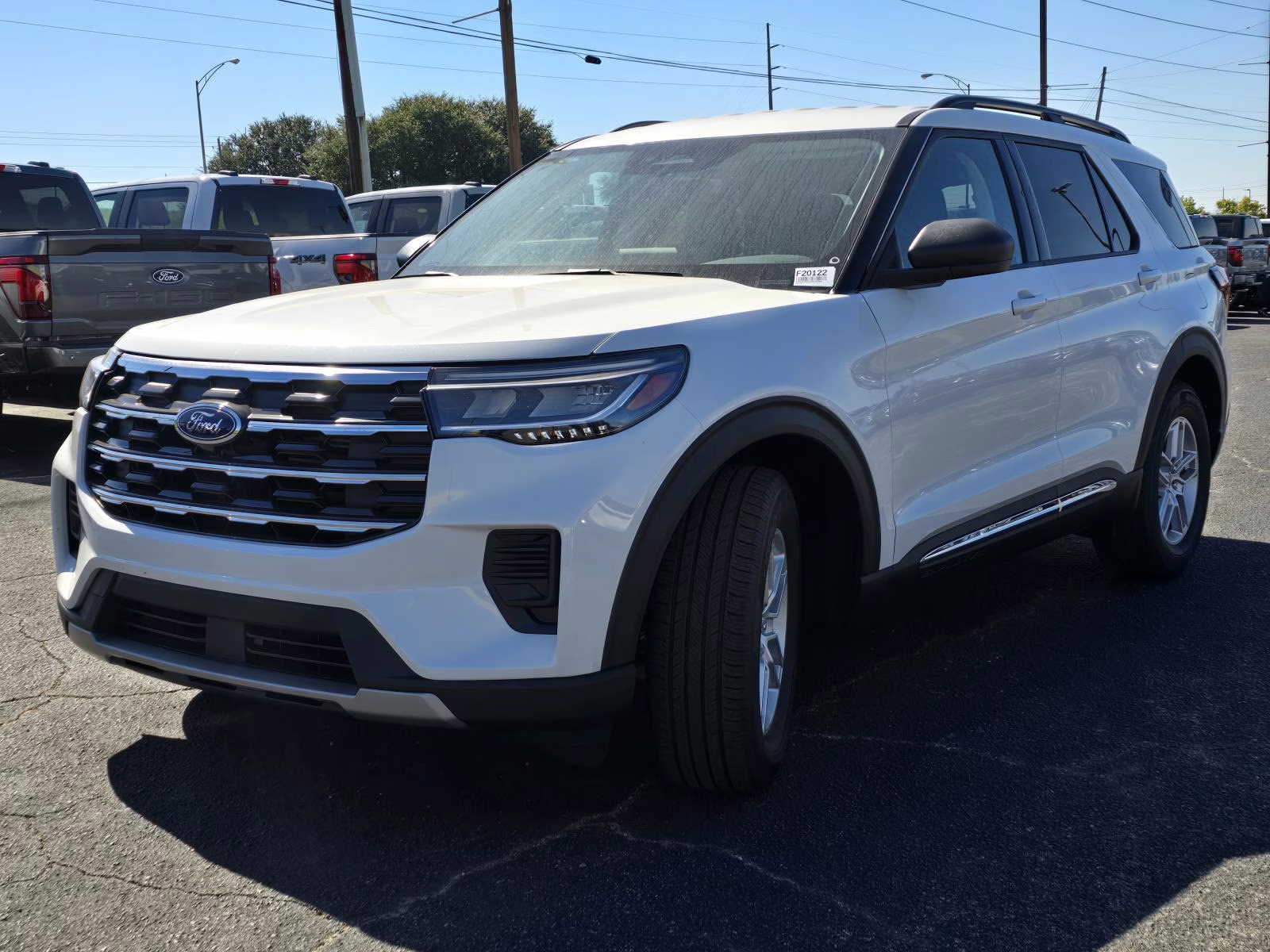 2025 Star White Metallic Tri-Coat Ford Explorer Active RWD SUV