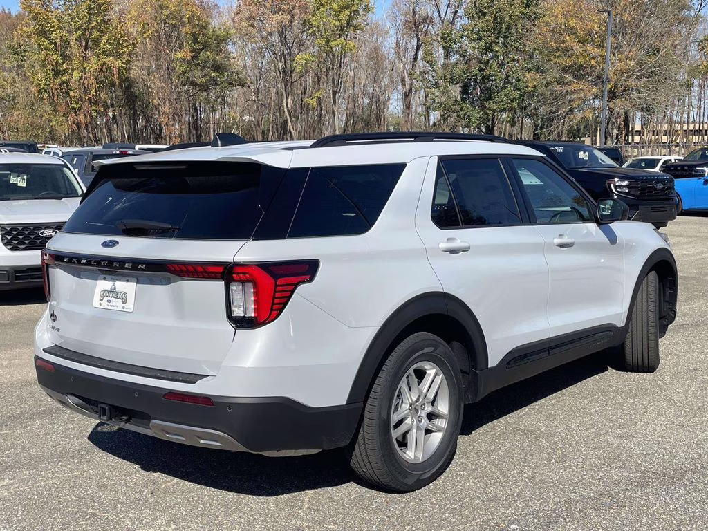 2026 Space White Metallic Ford Explorer Active RWD SUV