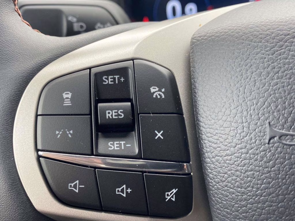 2026 Star White Metallic Tri-Coat Ford Explorer Active RWD SUV