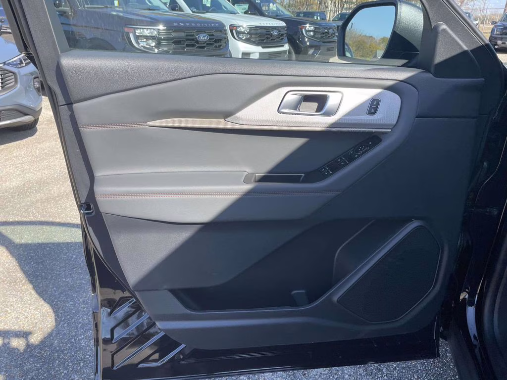 2026 Agate Black Metallic Ford Explorer Active RWD SUV