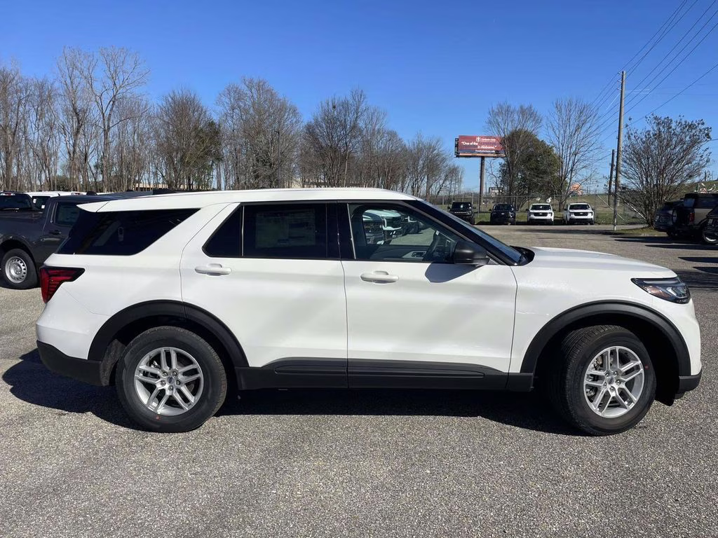 2026 Star White Metallic Tri-Coat Ford Explorer Active RWD SUV