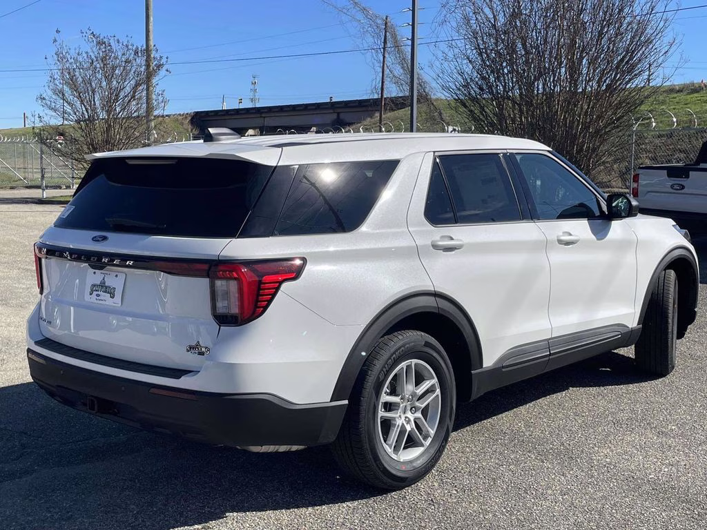 2026 Star White Metallic Tri-Coat Ford Explorer Active RWD SUV